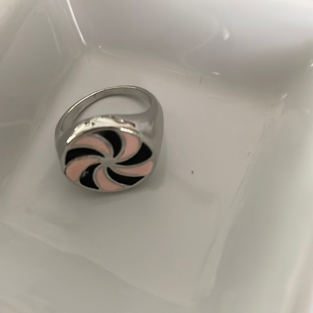 Ring - Picture 1 of 1